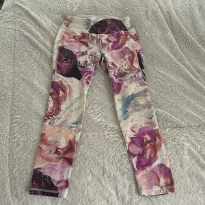 Calia by Carrie Underwood floral leggings size small 7/8 length